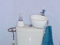 WiCi Mini, kleines Handwaschbecken für WC - Herr L (Frankreich - 91) - 1 auf 2